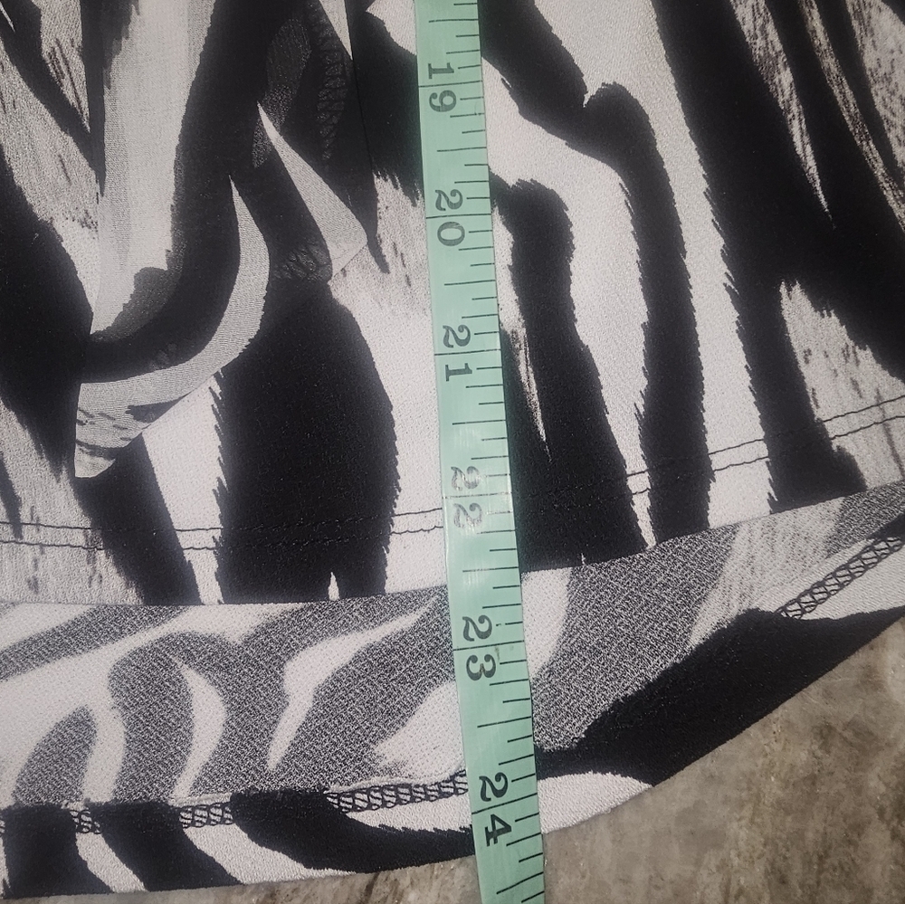 7th Avenue Design Studio Zebra Print Flutter Sleeve Blouse Size L - Picture 8 of 9